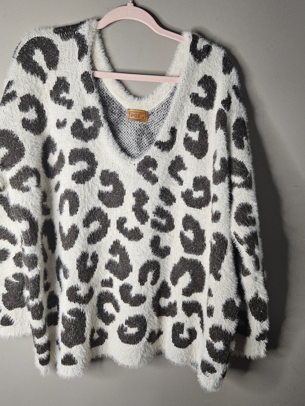 Soft Fuzzy Leopard Print V-Neck Sweater - White and Gray Ptp 26"